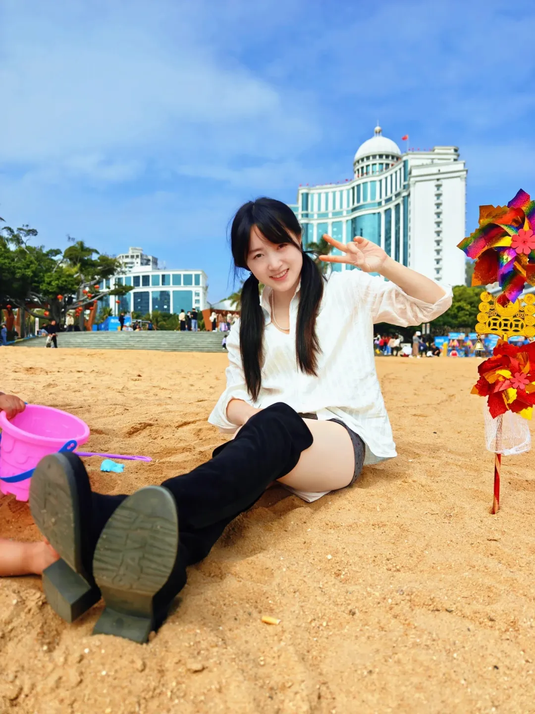 夏天穿长筒靴去海边:反差感造型的拍摄思路和实穿提醒