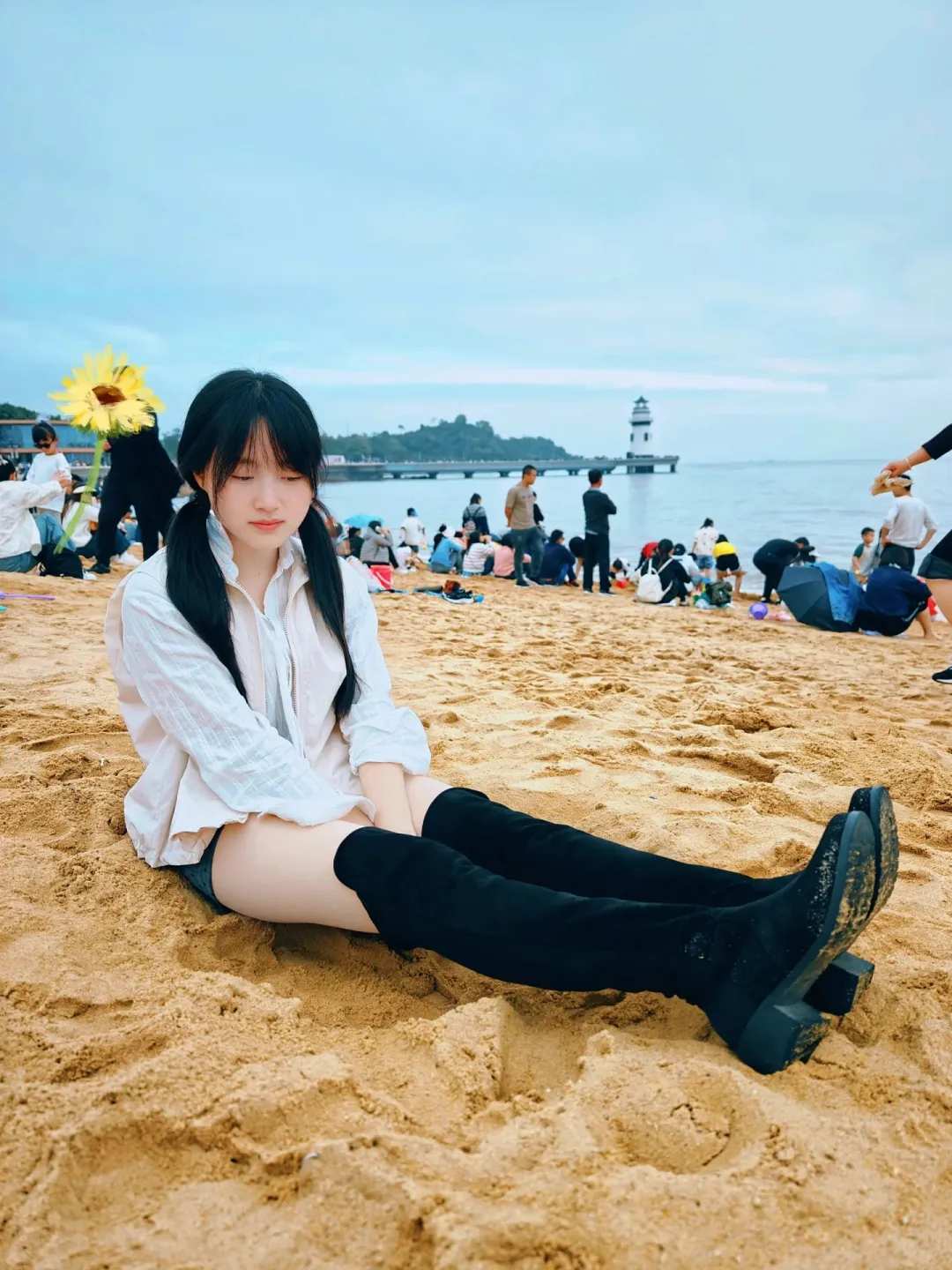夏天穿长筒靴去海边:反差感造型的拍摄思路和实穿提醒
