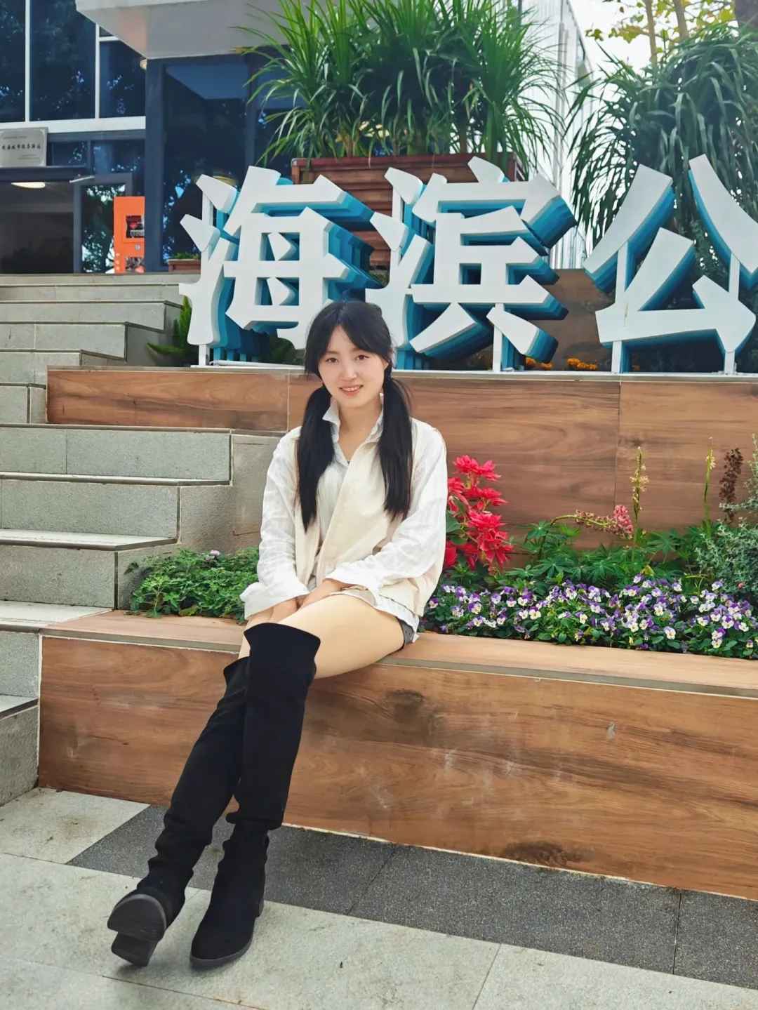 夏天穿长筒靴去海边：反差感造型的拍摄思路和实穿提醒