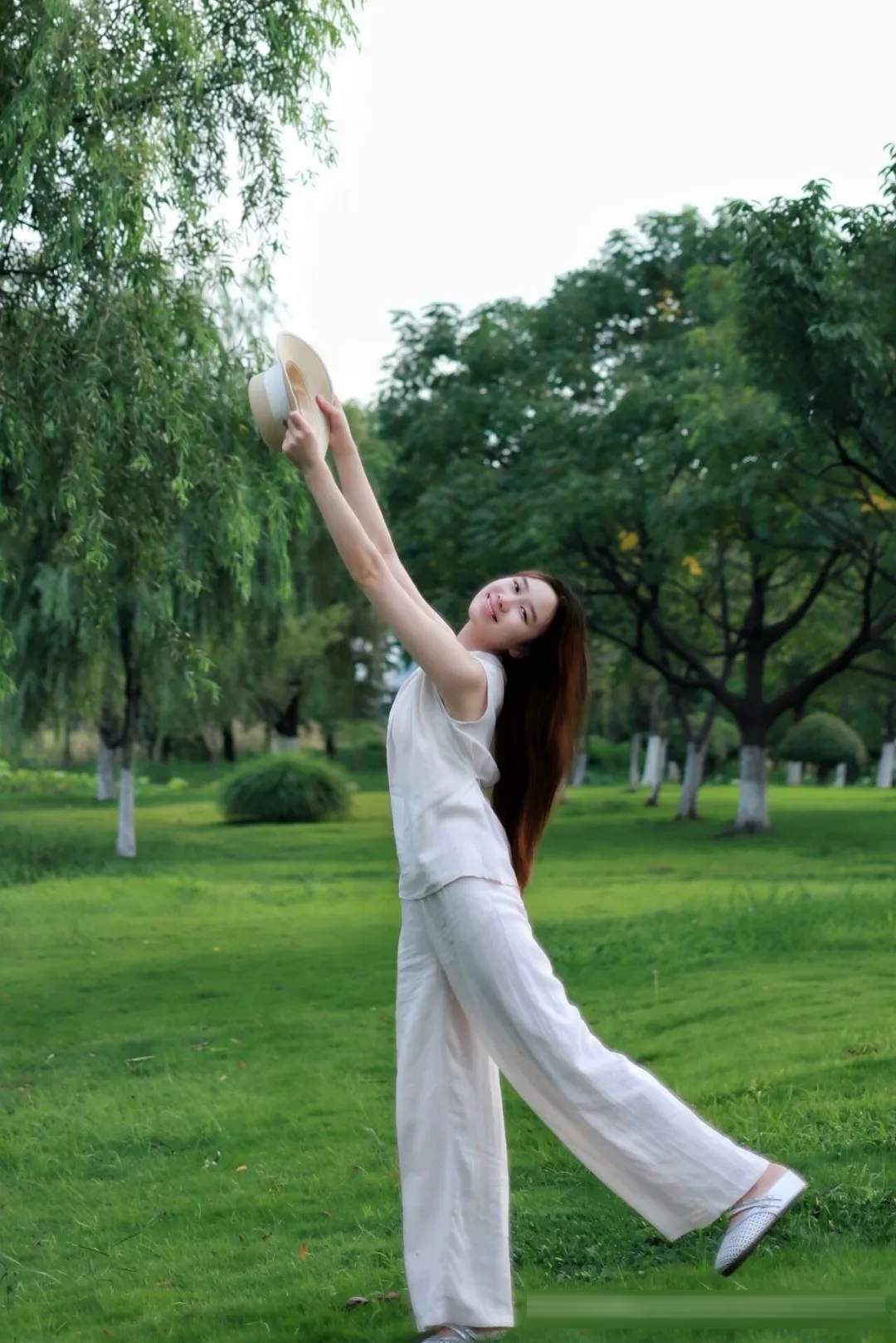 让孩子当摄影师也能出片：选景、构图与穿搭的三个技巧
