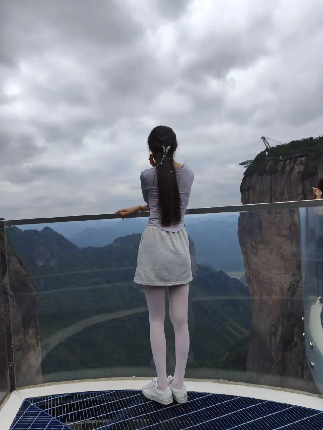 登山为什么不建议穿白色连裤袜？6个安全和舒适角度的说明