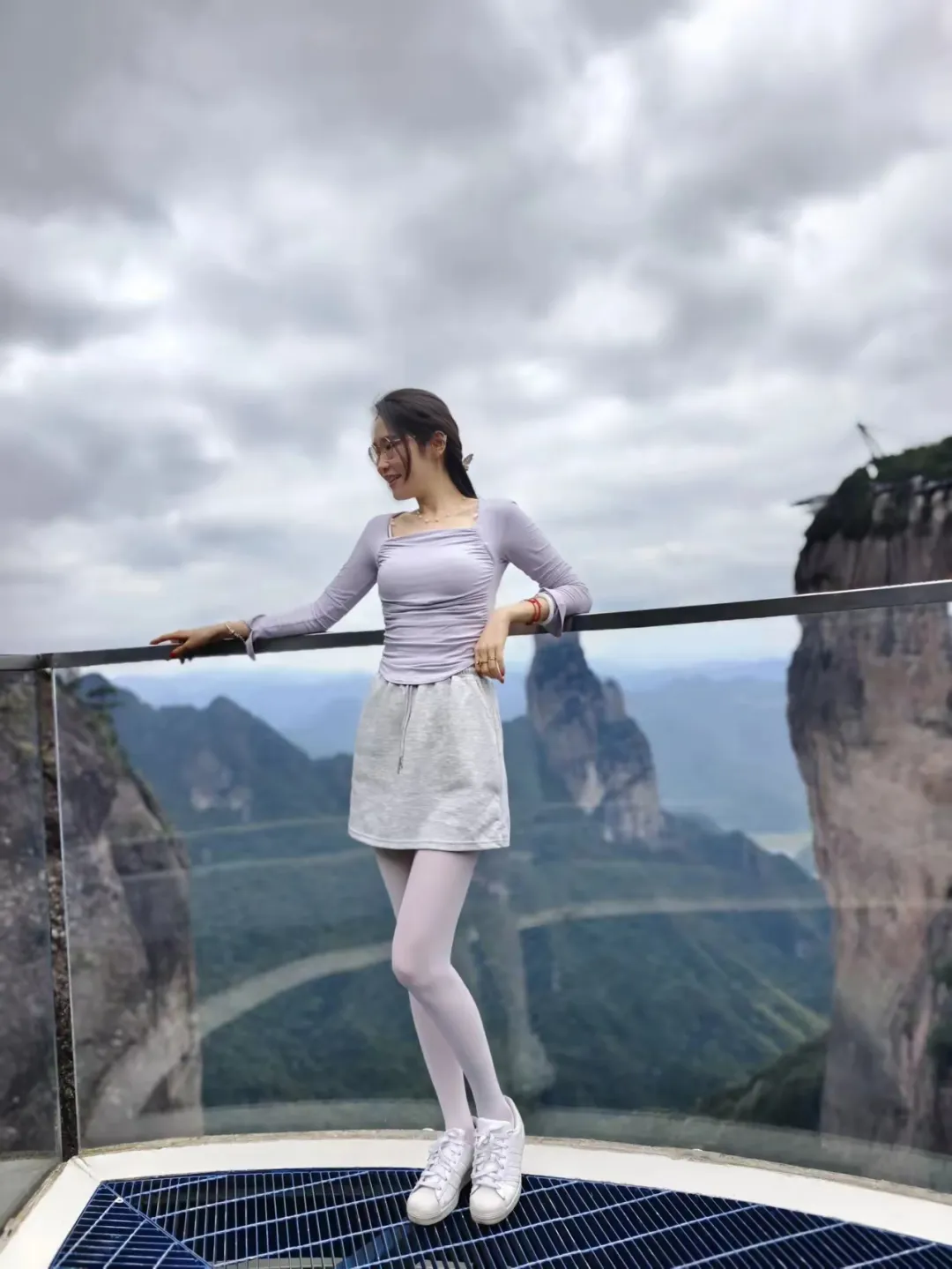 登山为什么不建议穿白色连裤袜？6个安全和舒适角度的说明